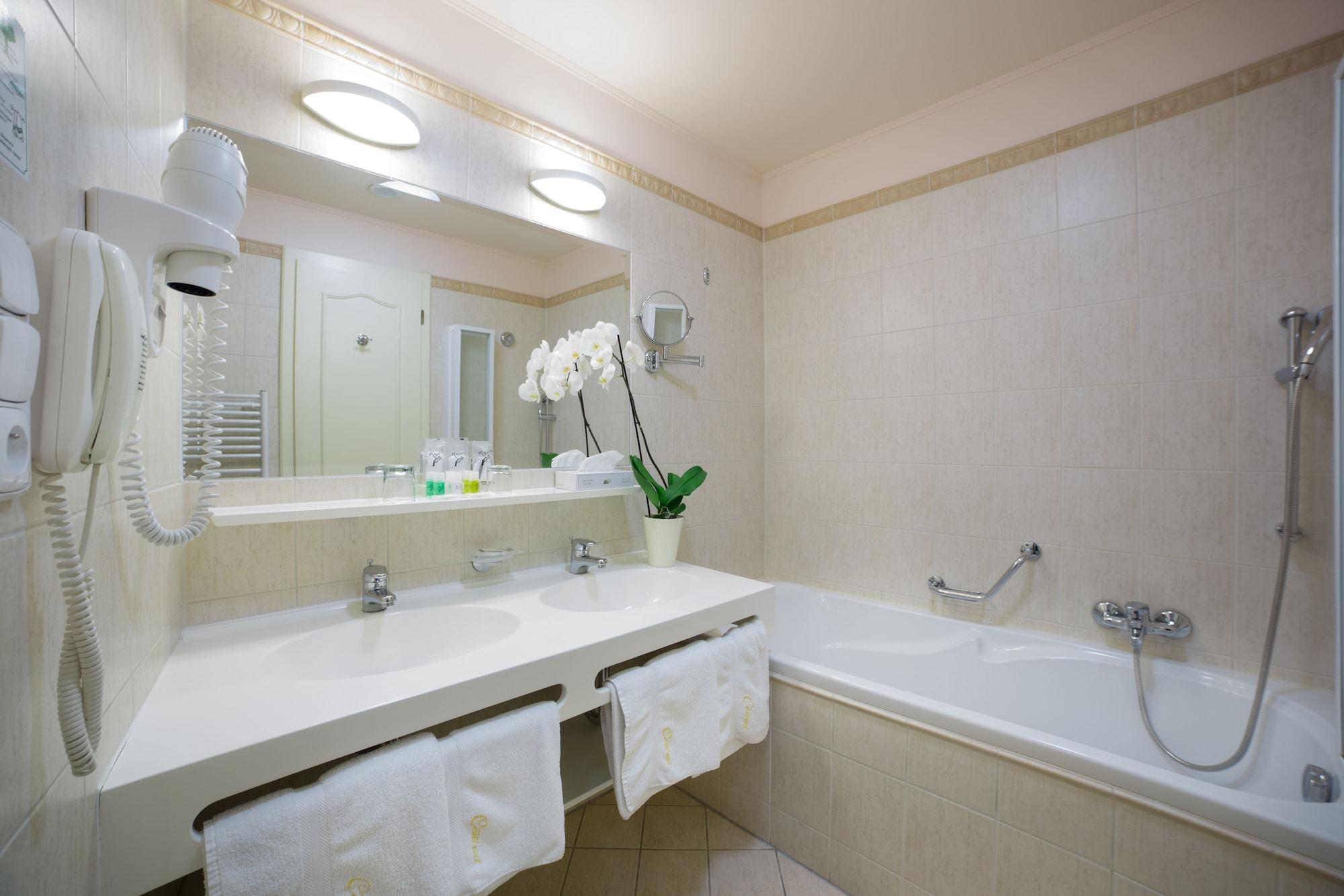 Interhotel Central Karlovy Vary Dış mekan fotoğraf