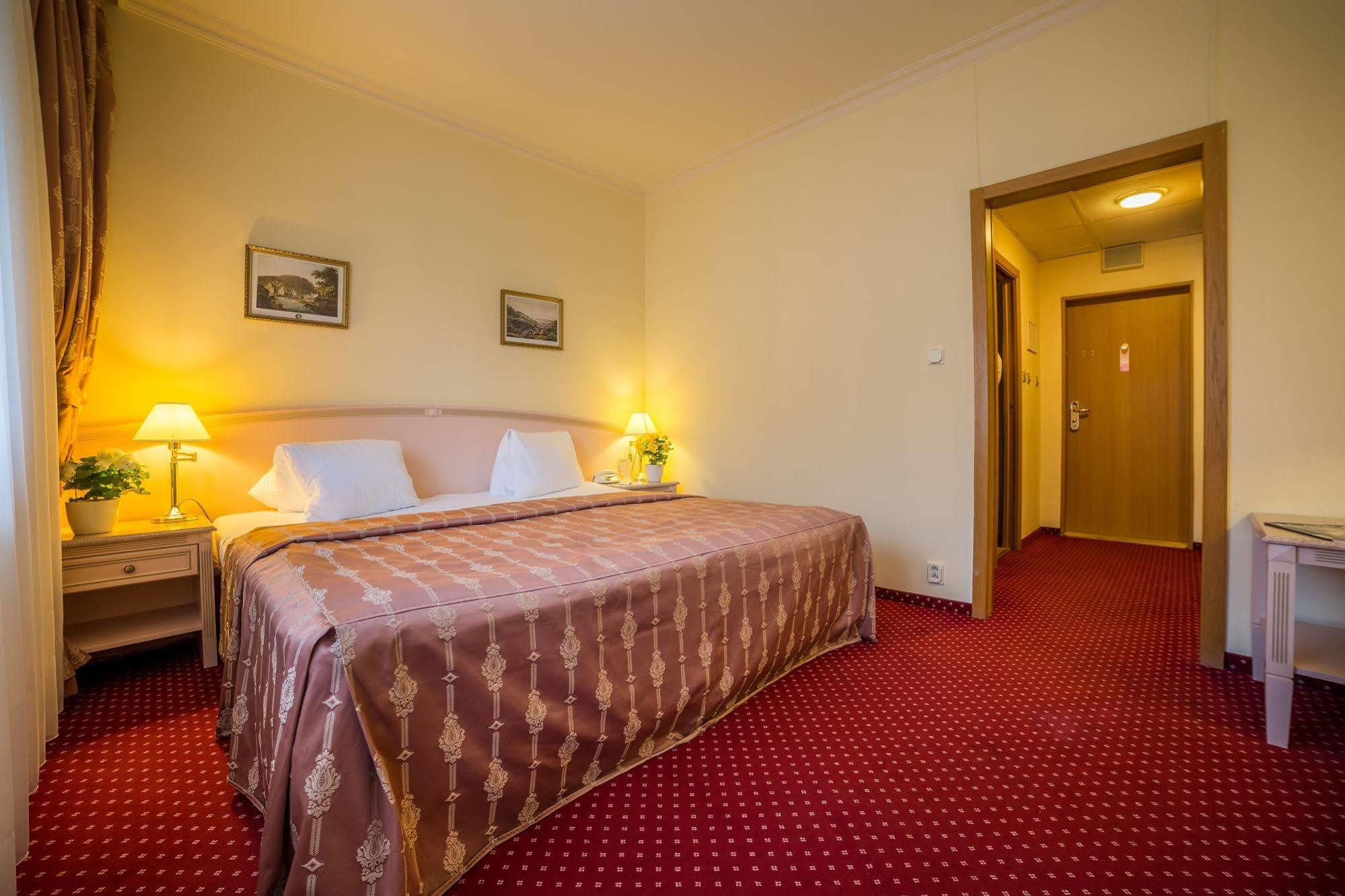 Interhotel Central Karlovy Vary Dış mekan fotoğraf